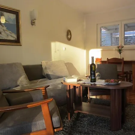 Lujo Case de vacanță
